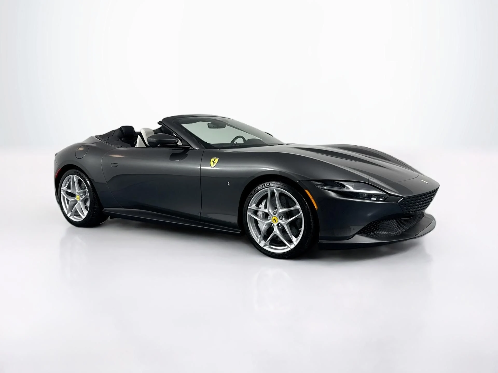 mph002_3403060057_Used_2025_Ferrari_Roma_Spider_1783621639_af3a7f2bd4