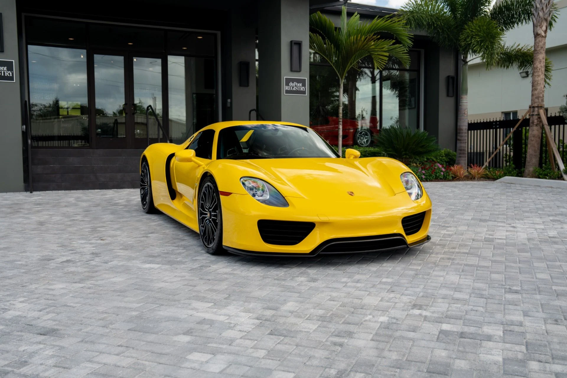 mph002_3404243756_Used_2015_Porsche_918_Spyder_1782406228_f9f8bb9196