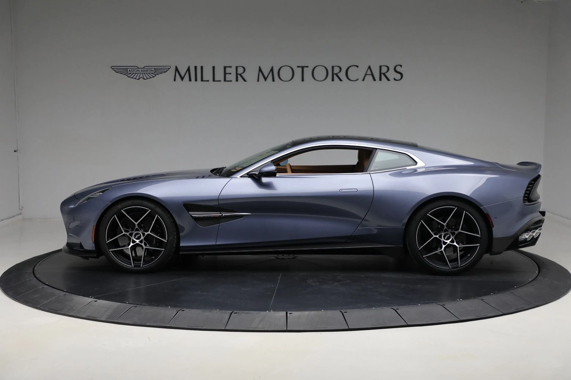 mph002_3407077870_New_2025_Aston_Martin_Vanquish_1738262244_ba5204fc47