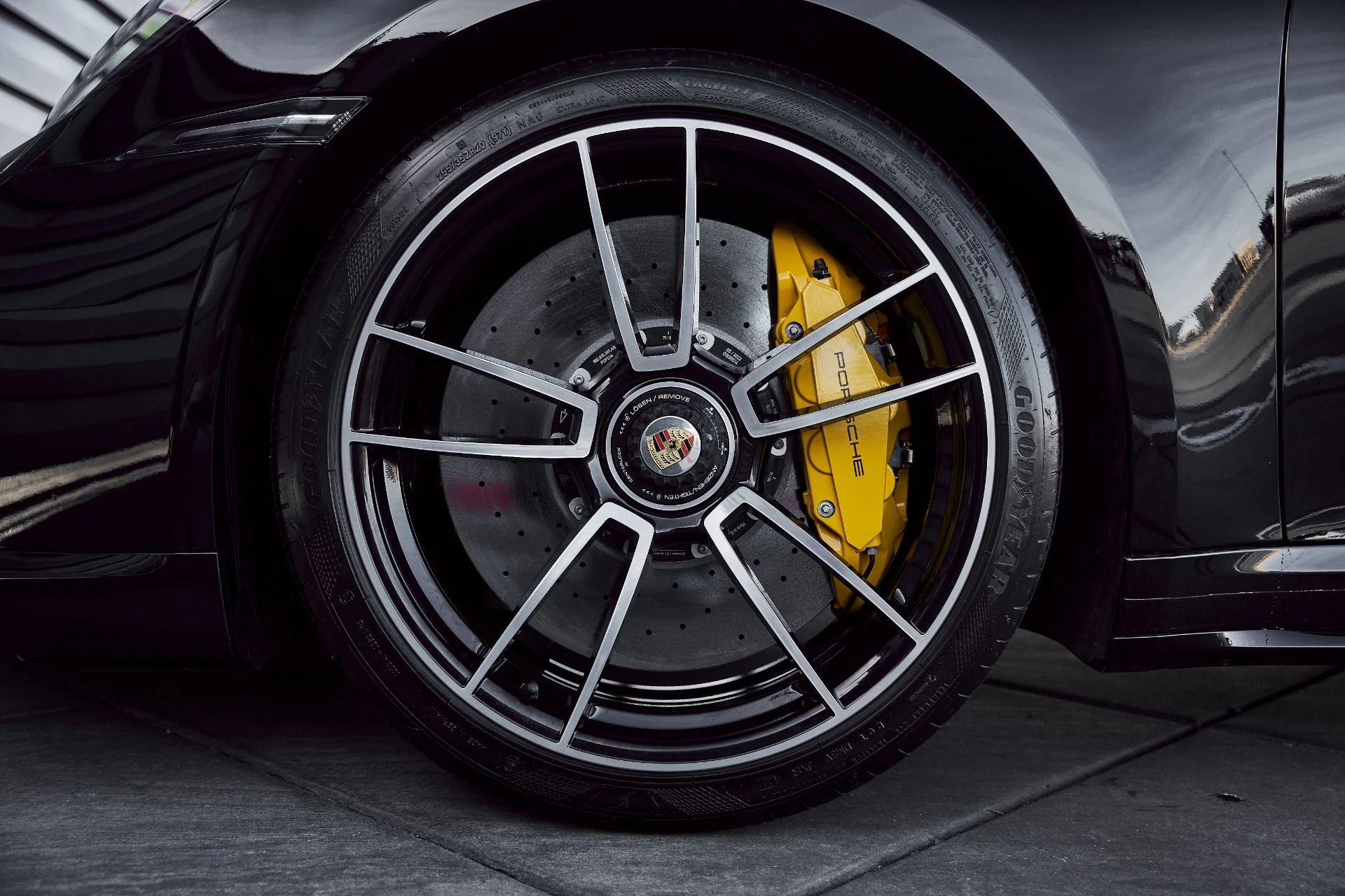 mph002_3418461643_Used_2022_Porsche_911_Turbo_S_1773939869_a153ab8995