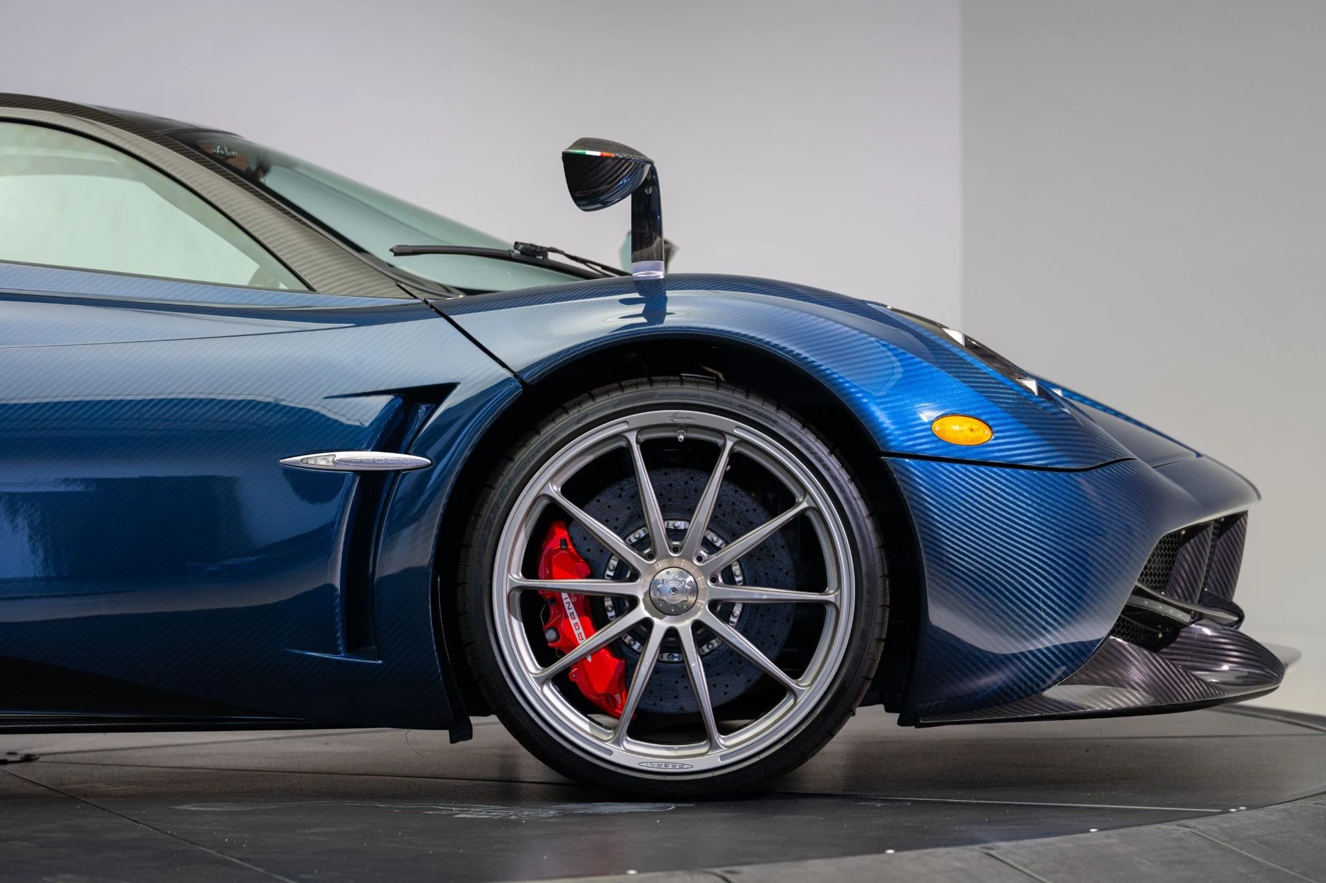 mph002_3437450788_Used_2014_Pagani_Huayra_Tempesta_cdee4ebf3e