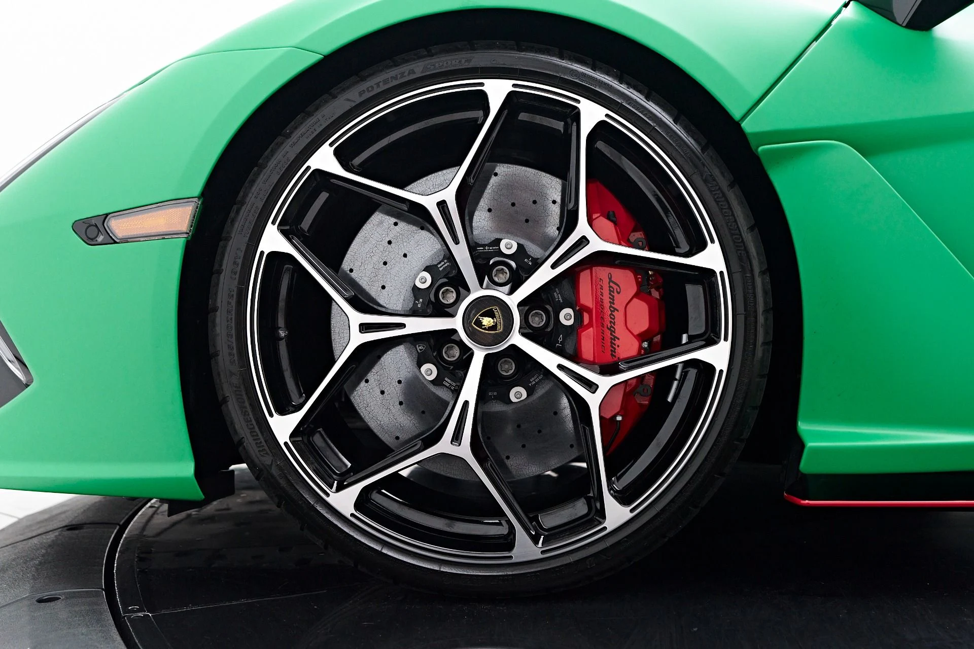 mph002_3453594765_Used_2024_Lamborghini_Revuelto_Base_1756951504_8fcaf5bf1e