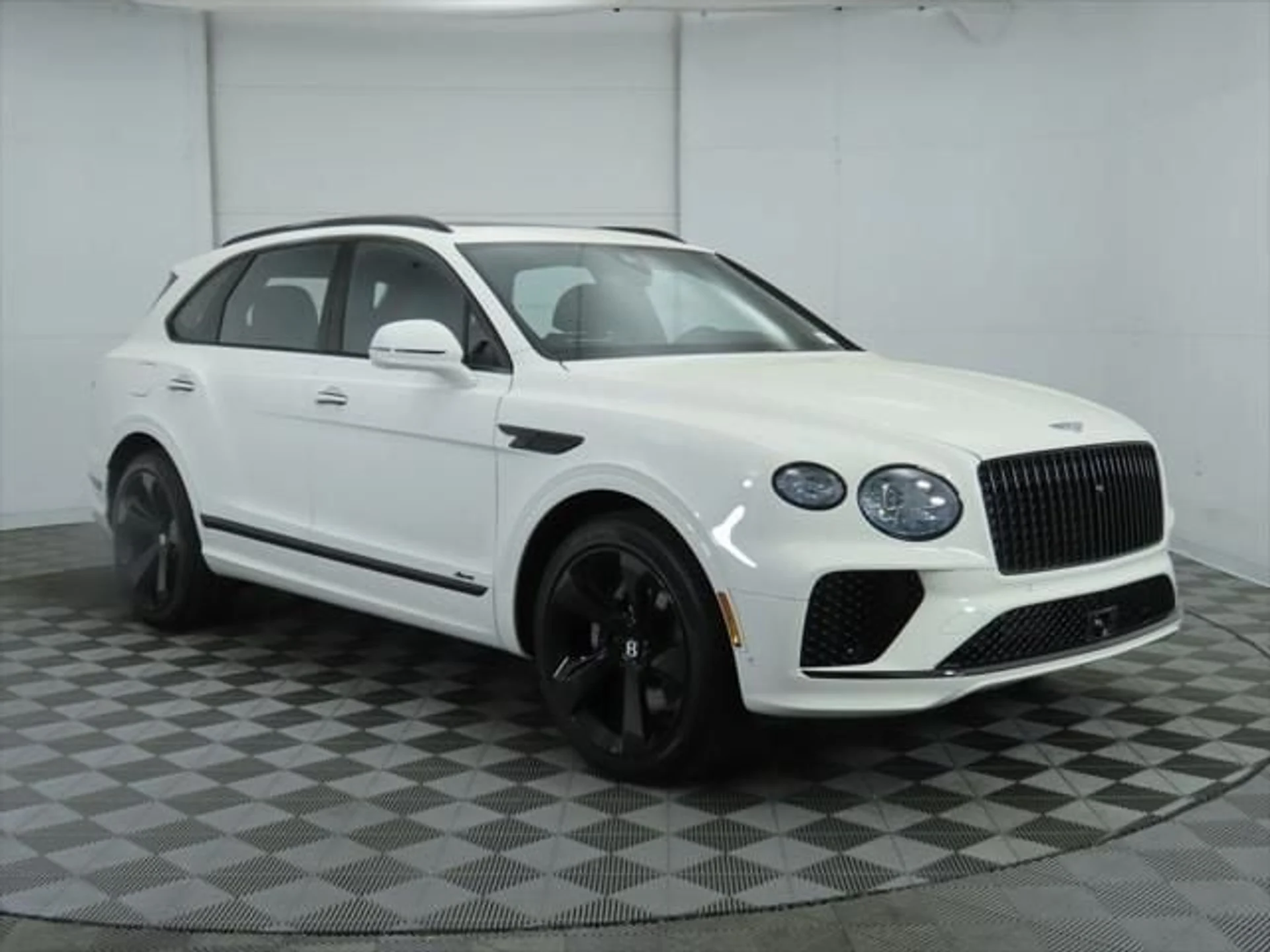 mph002_3456692416_new_2025_bentley_bentayga_8119_22803697_3_640_91dd1029fc