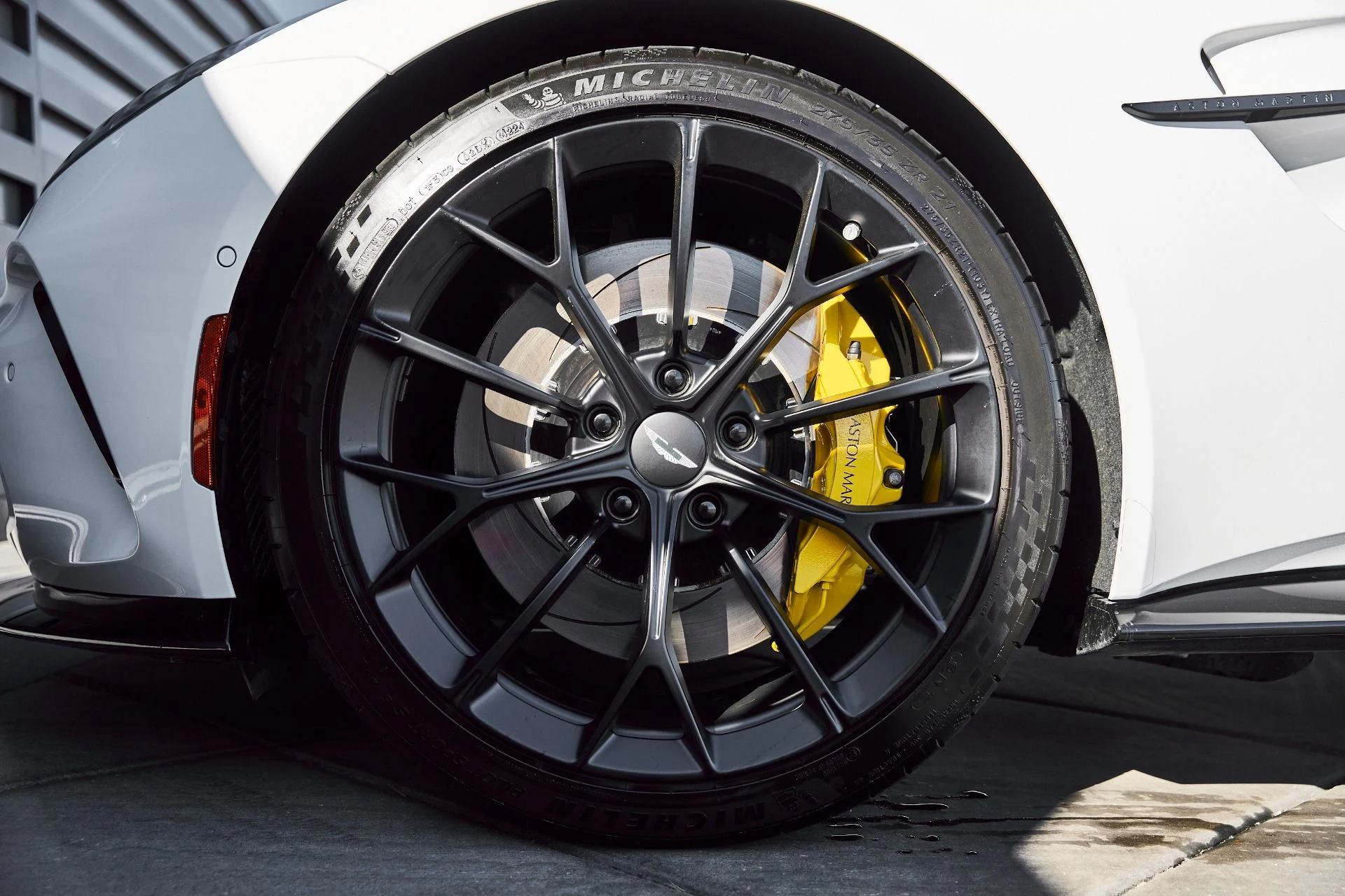 mph002_3463058614_Used_2025_Aston_Martin_Vantage_Base_1771099436_c8b92c3ee2