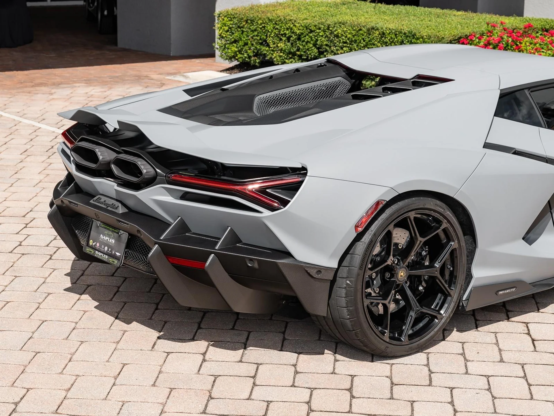 mph002_3464362026_Used_2024_Lamborghini_Revuelto_1758910254_d5749c48aa