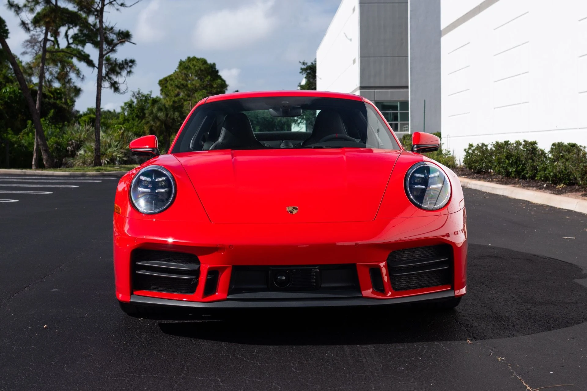 mph002_3473198415_Used_2025_Porsche_911_Carrera_1779505950_8c7ee2ea10
