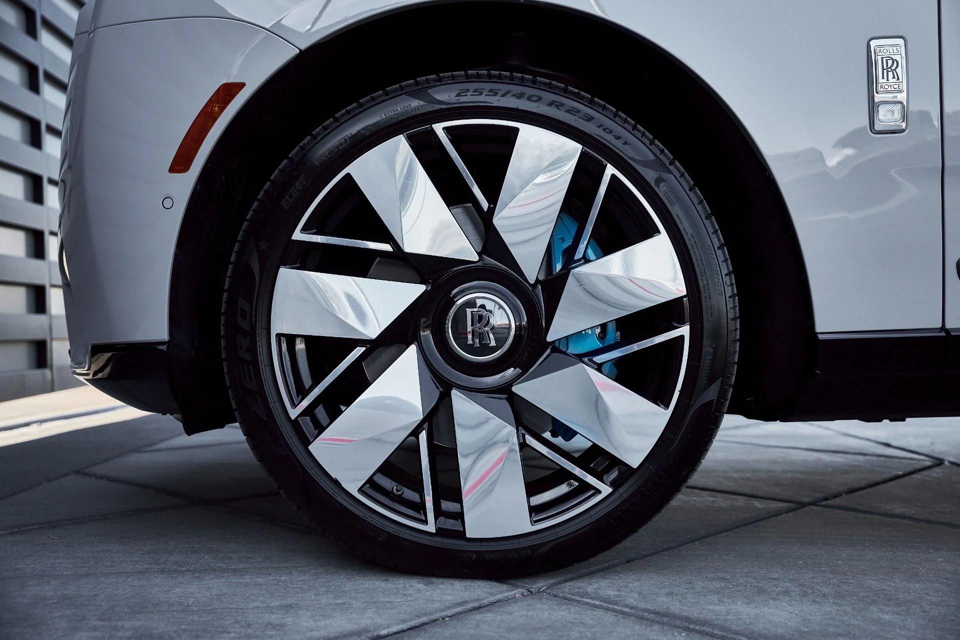 mph002_3482632178_Used_2025_Rolls_Royce_Cullinan_Base_1767668627_7f2d368ac0