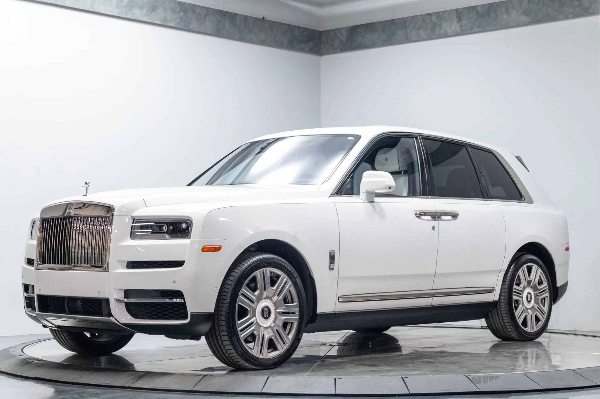 mph002_3487796702_Used_2023_Rolls_Royce_Cullinan_Base_1784652314_72dd798e36