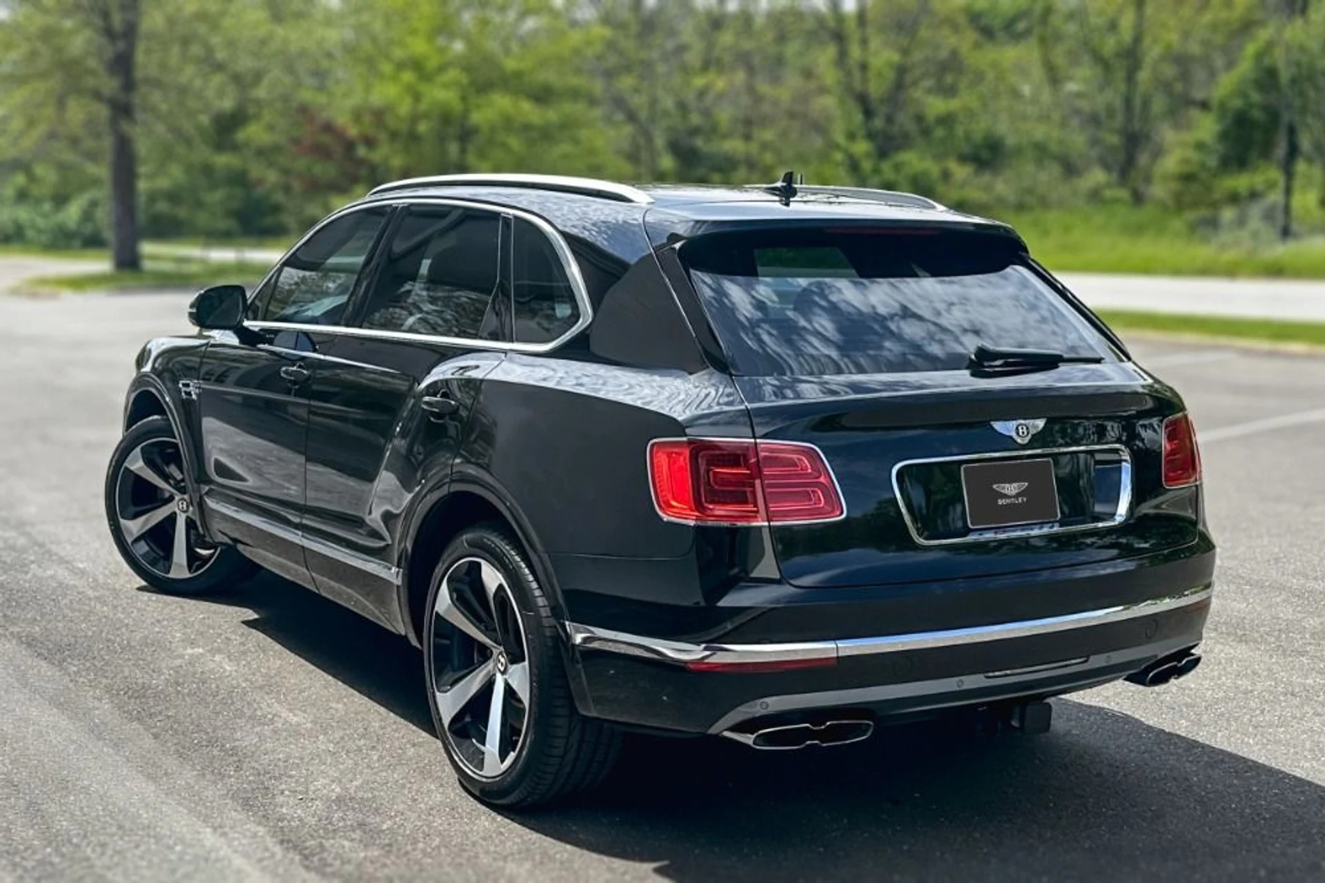 mph002_3501861808_Used_2019_Bentley_Bentayga_V8_1778775400_dd2c2eb72f