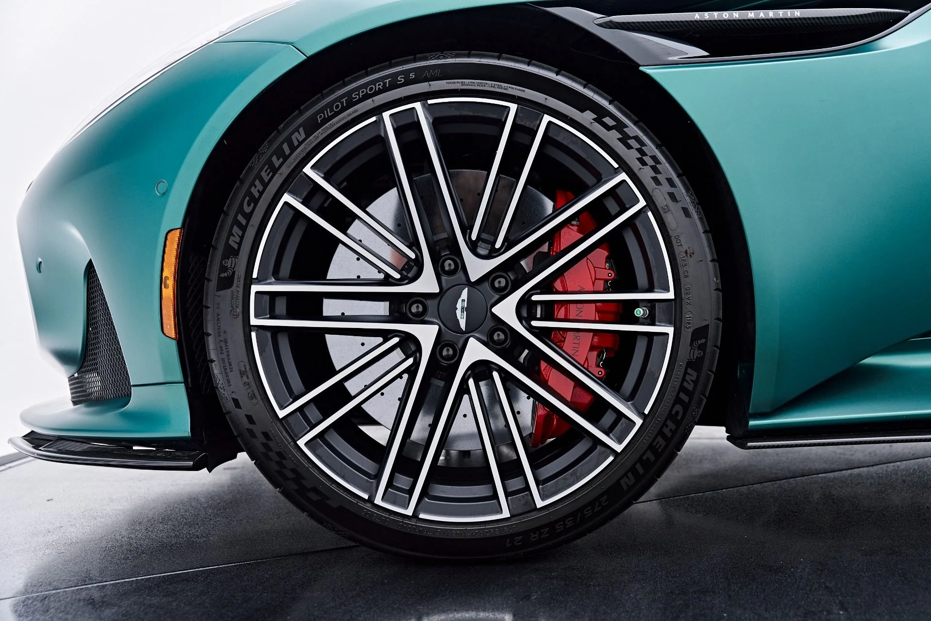 mph002_3505345613_Used_2024_Aston_Martin_DB_12_1784769352_6d56b9df95