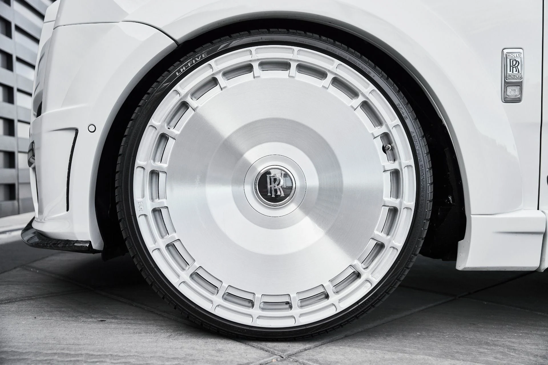 mph002_3509628302_Used_2025_Rolls_Royce_Cullinan_Base_1771003450_5be5e5ca53
