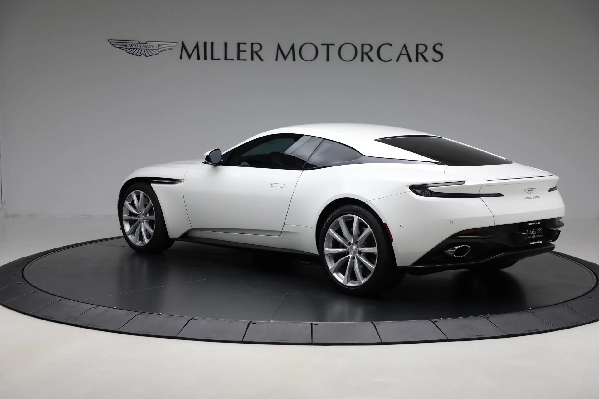 mph002_3511405456_Used_2018_Aston_Martin_DB_11_V8_458af81fdd