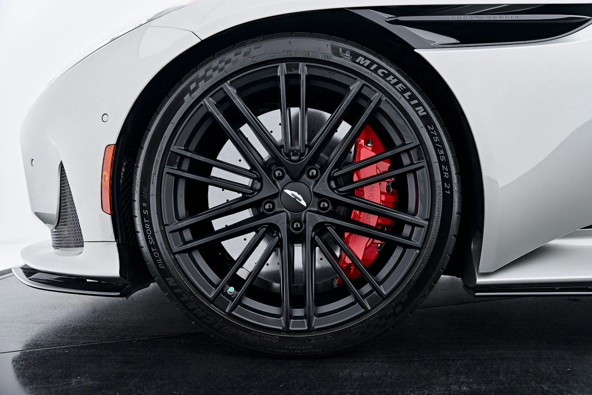 mph002_3512432852_Used_2024_Aston_Martin_DB_12_1789627684_9a984dd12e