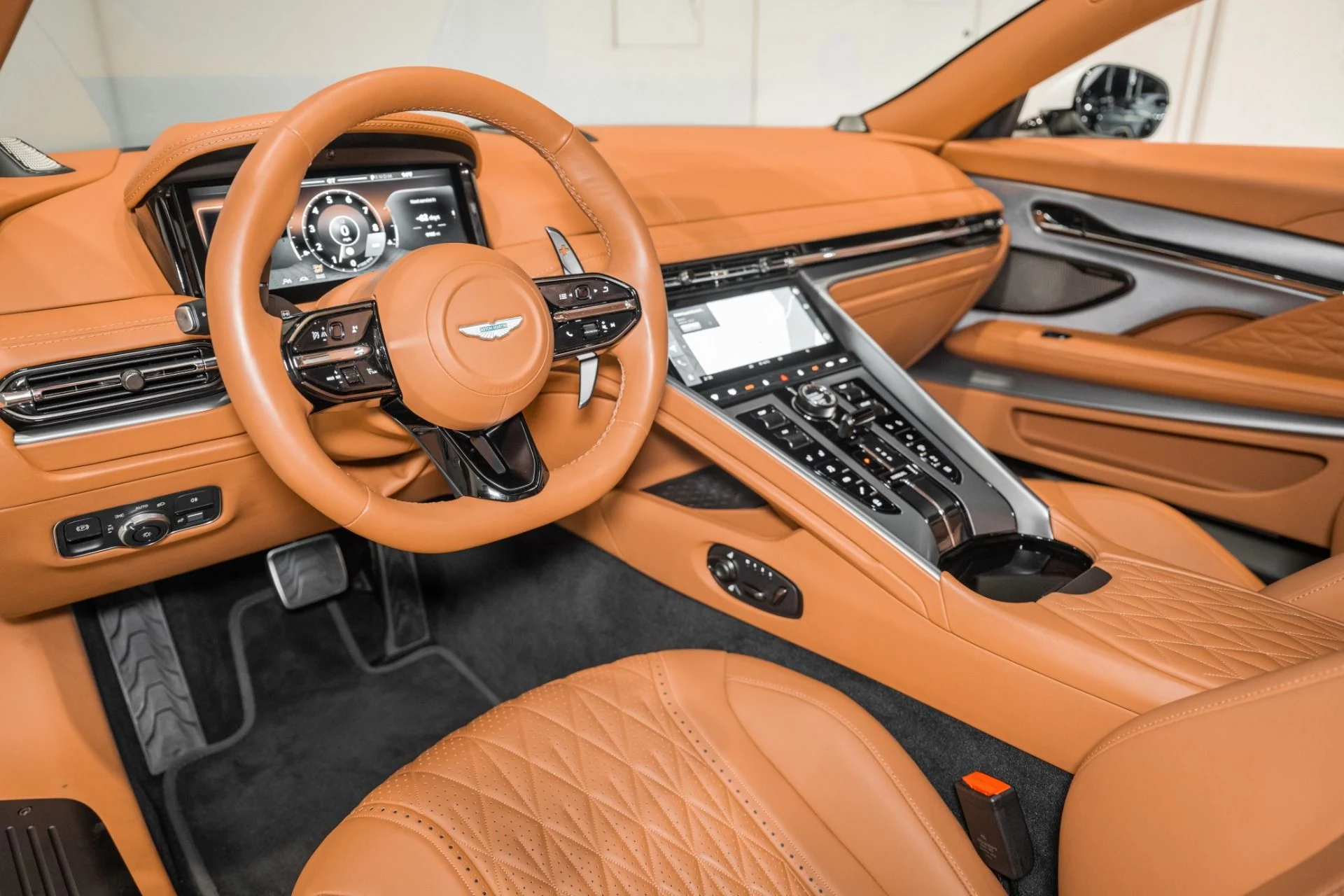 mph002_3520662996_Used_2024_Aston_Martin_DB_12_V8_COUPE_1784304834_fd440df111