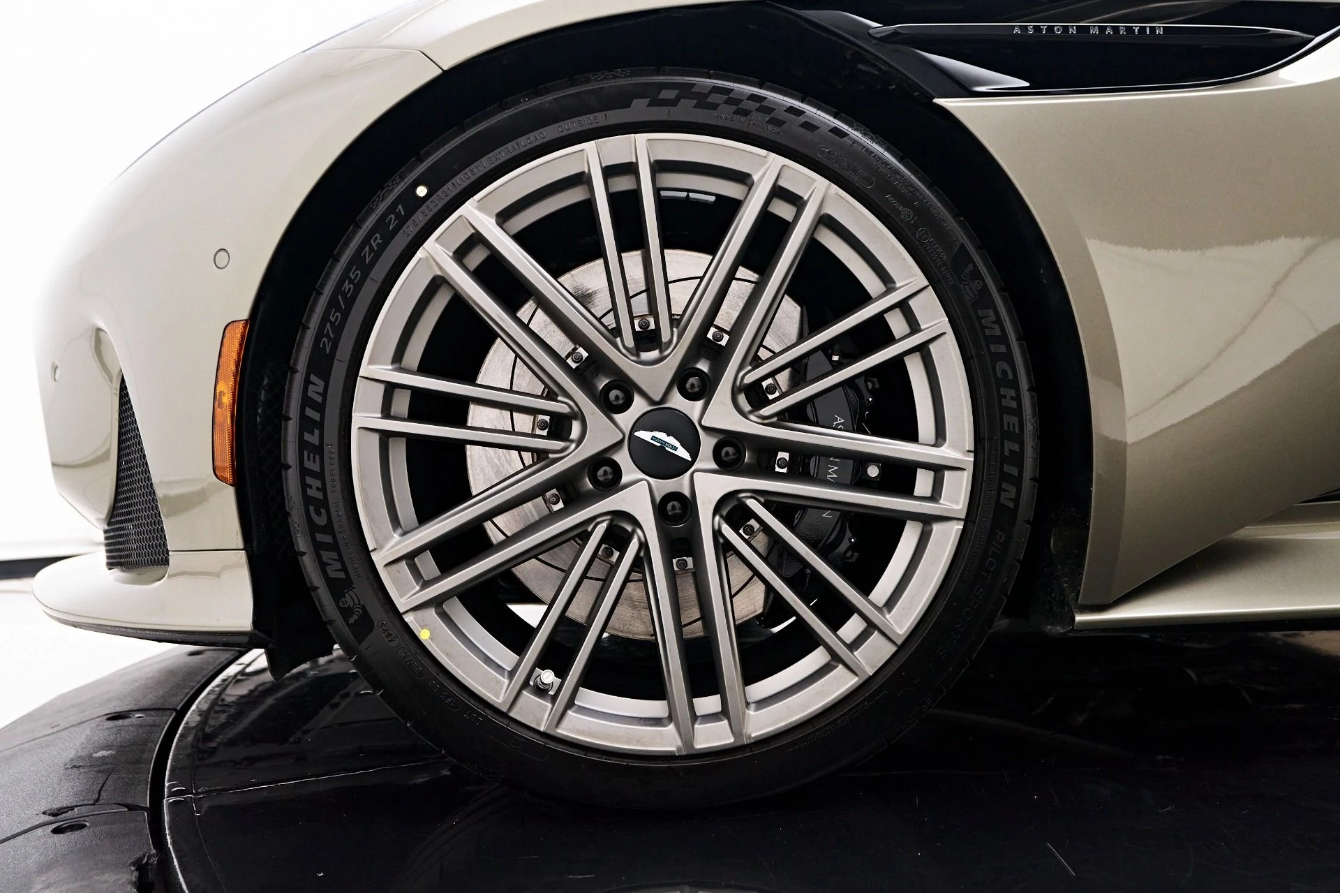 mph002_3533273590_Used_2024_Aston_Martin_DB_12_Volante_1731606794_dfac849863