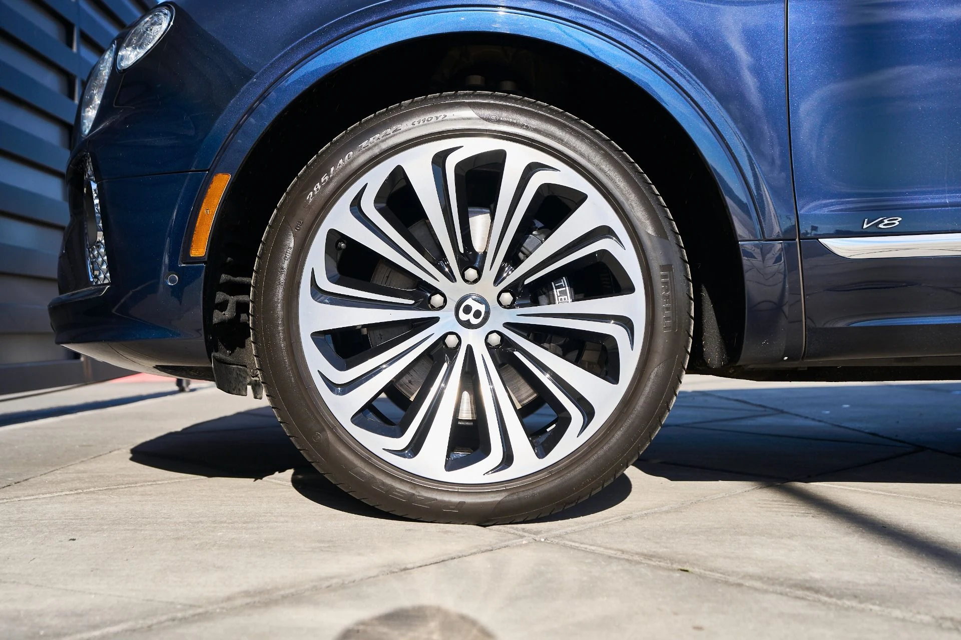 mph002_3544196370_Used_2021_Bentley_Bentayga_V8_1764208952_c82e804be3