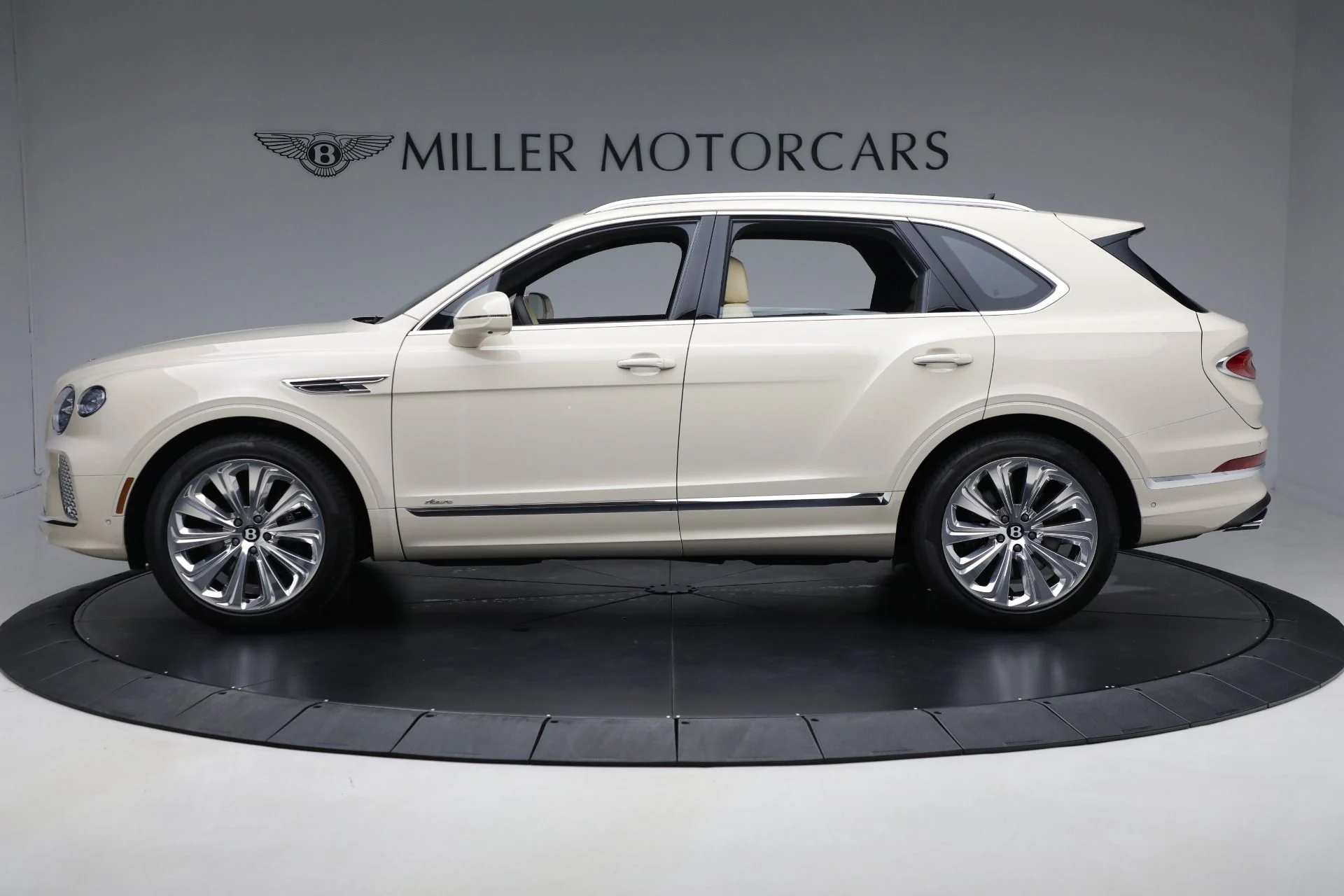 mph002_3554694050_New_2025_Bentley_Bentayga_Azure_V8_3362734a11