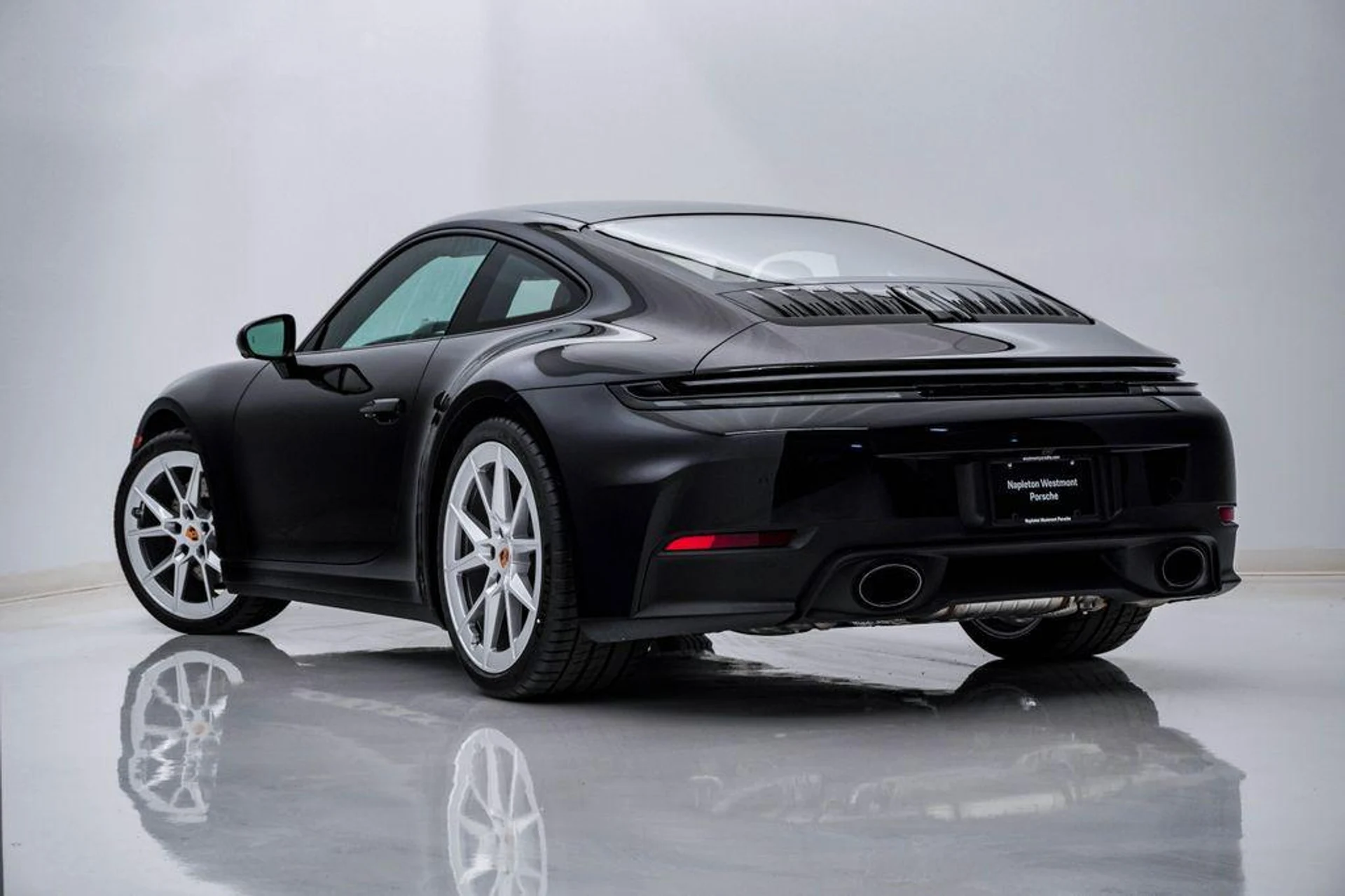 mph002_3554941099_a_WU_1y_Ohil_Q7_Qk6_Th_M5_Nx0w_Bk_XIU_702b2ab84c