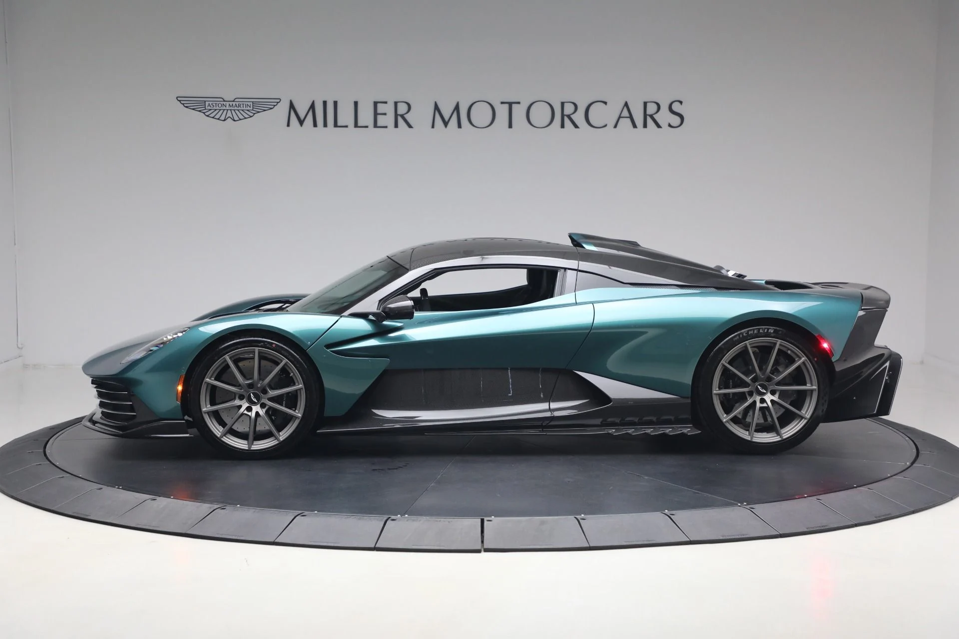 mph002_3558658116_New_2026_Aston_Martin_Valhalla_1779312461_1c9be696f6
