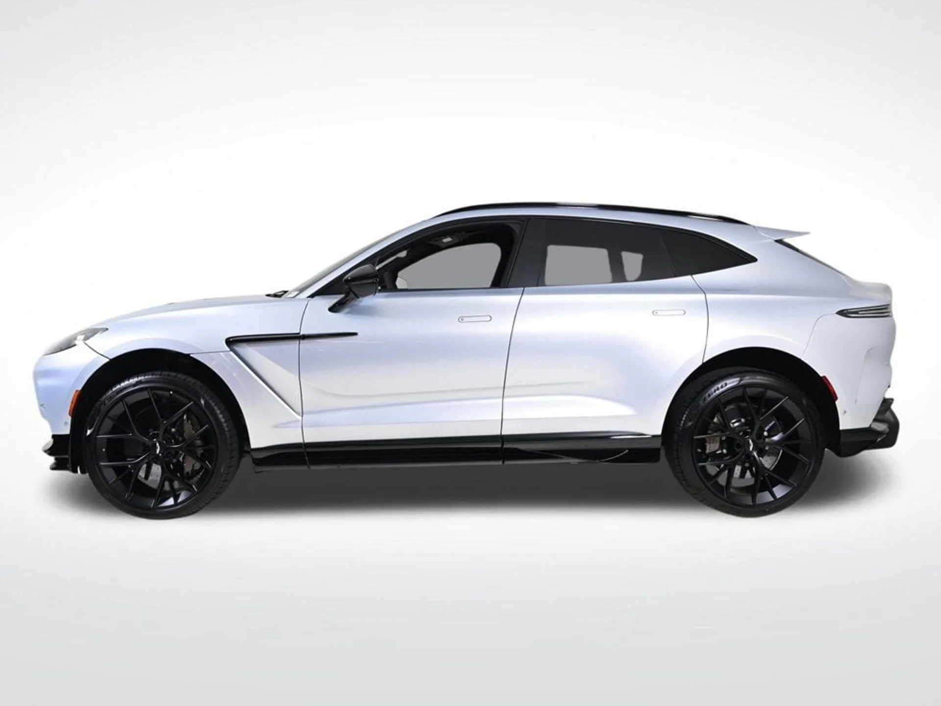 mph002_35632132_new_2025_aston_martin_dbx_707awd_11350_22901313_2_1024_ed848d0721