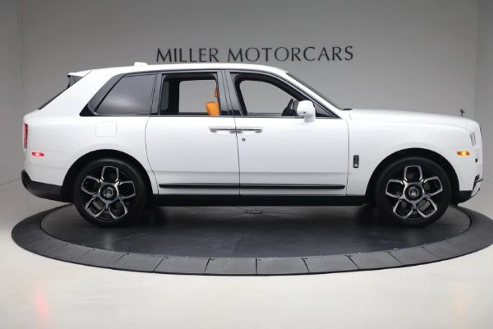mph002_3571333341_Used_2022_Rolls_Royce_Black_Badge_Cullinan_bdeccd9a20
