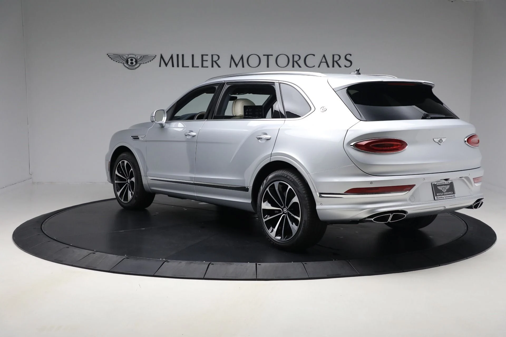 mph002_357822402_New_2025_Bentley_Bentayga_EWB_V8_bdde42b102