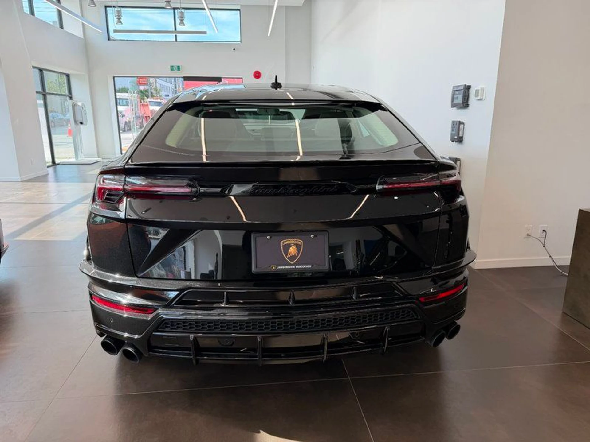 mph002_3595352021_38088914_08058_2024_lamborghini_urus_003_ef7893979f
