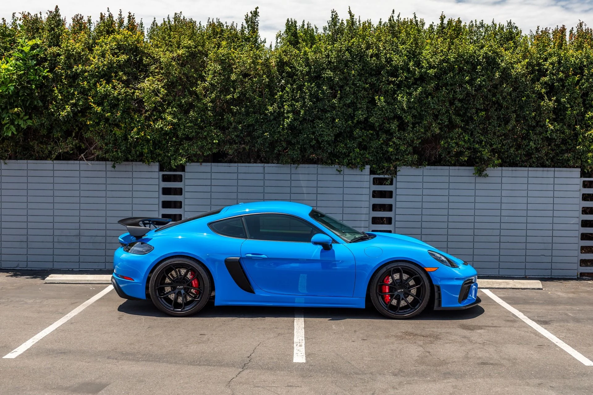 mph002_3597423184_Used_2023_Porsche_718_Cayman_GT_4_1721258198_7608112fbd