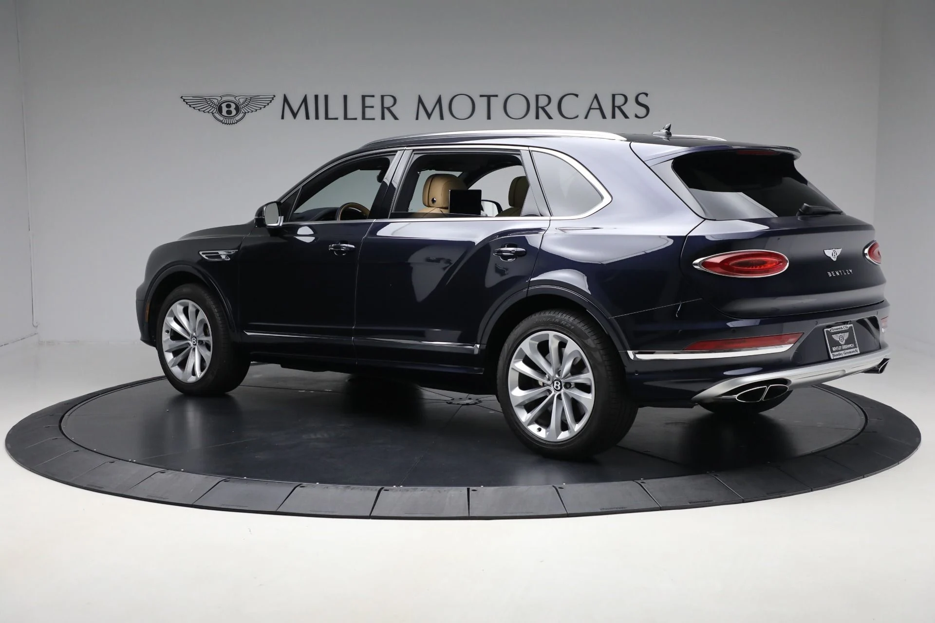 mph002_3605130698_Used_2024_Bentley_Bentayga_EWB_V8_1c64374a33