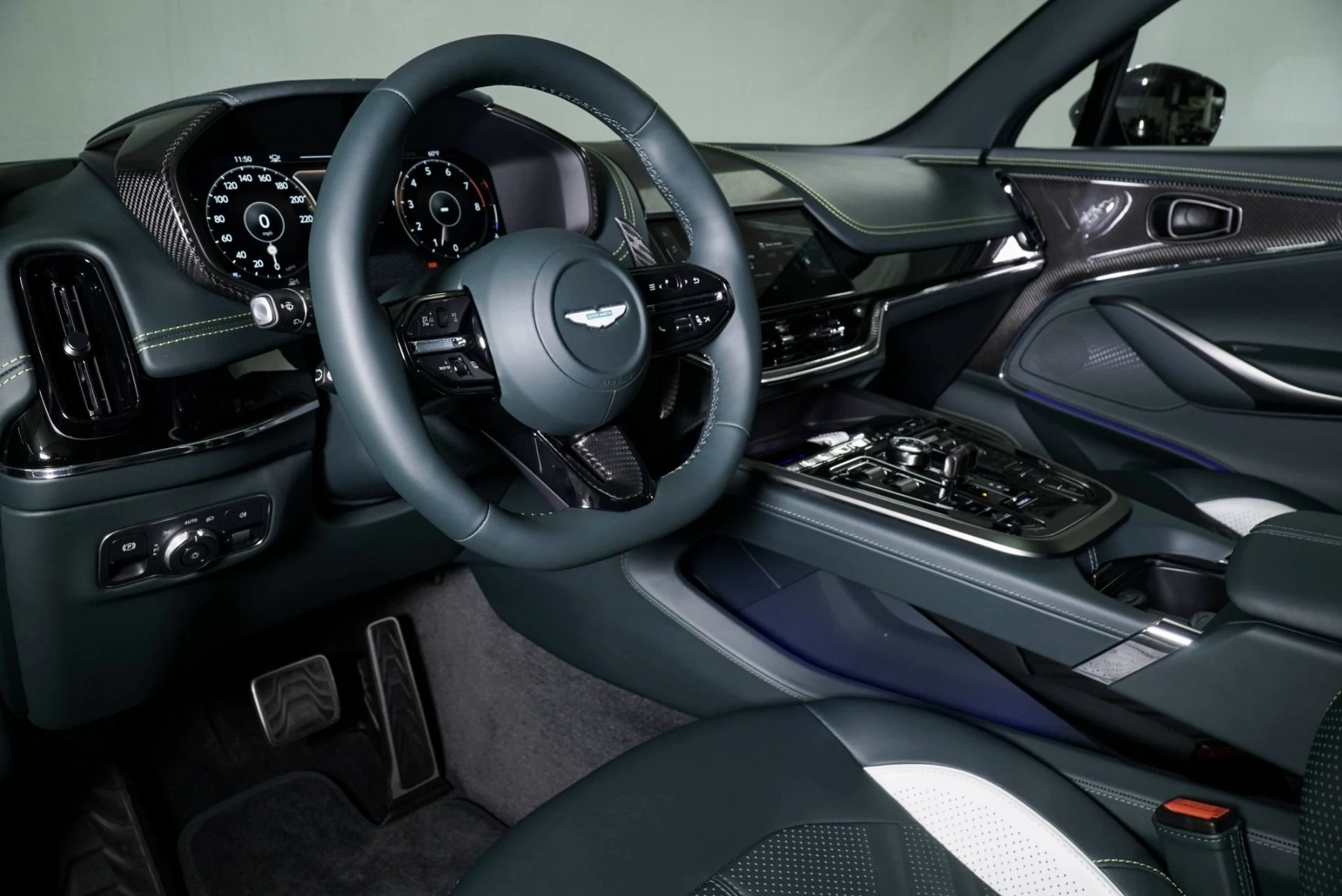 mph002_3609882223_New_2026_Aston_Martin_DBX_S_1768416197_9d62e3a1c3