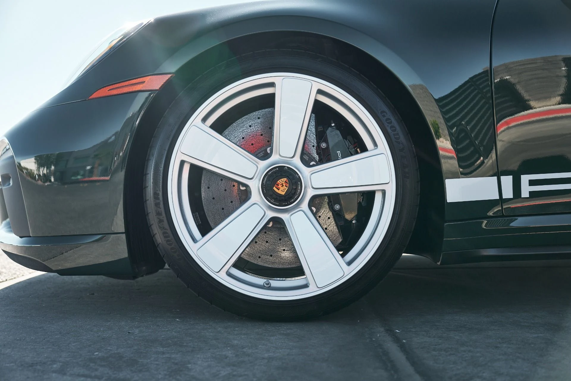 mph002_3620317420_Used_2025_Porsche_911_Turbo_S_1763075493_742acec9f7