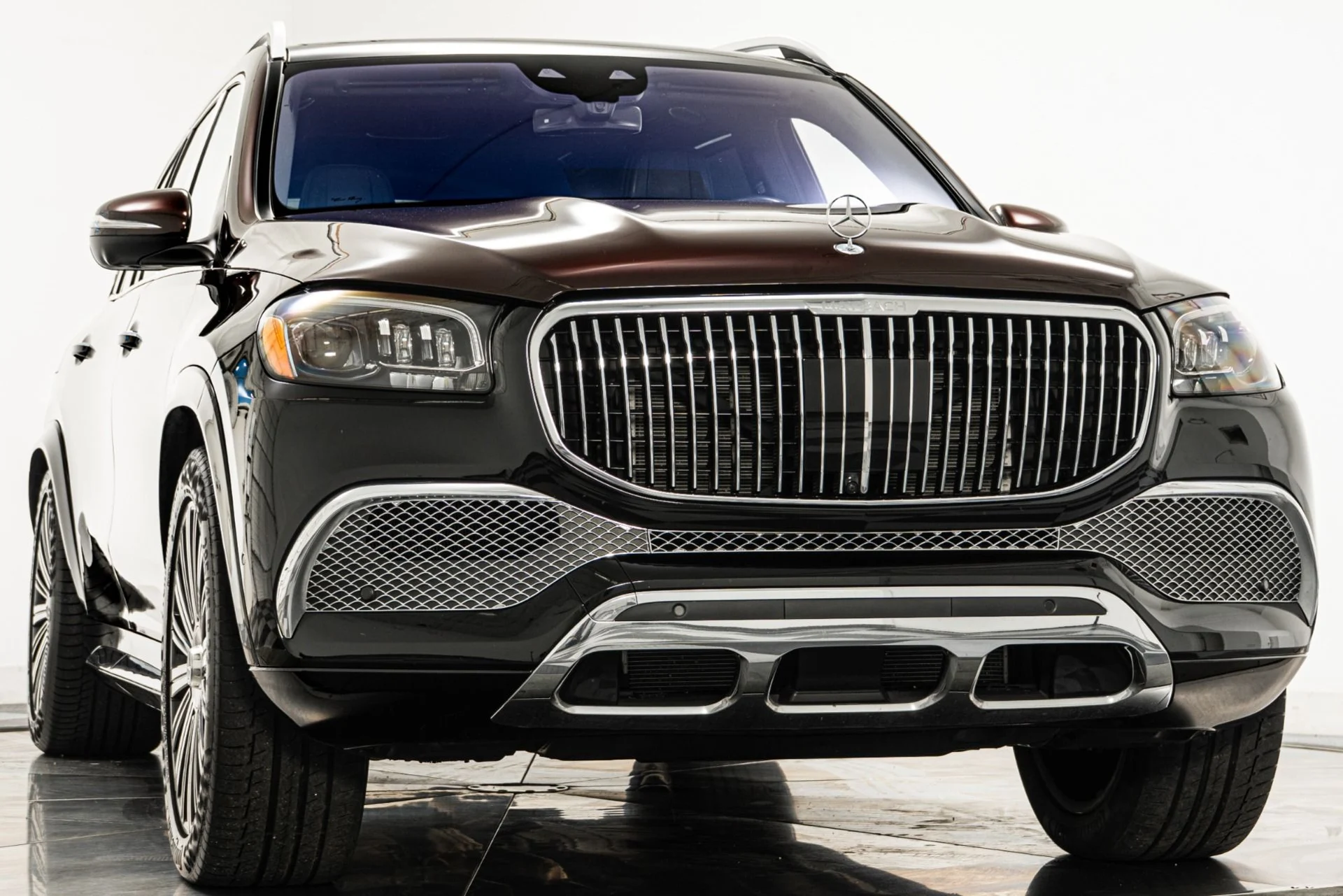 mph002_3628029192_Used_2023_Mercedes_Benz_Maybach_GLS_600_4_MATIC_Factory_Two_Tone_paint_Diamond_Turned_Wheels_Loaded_1757365574_543b49b187