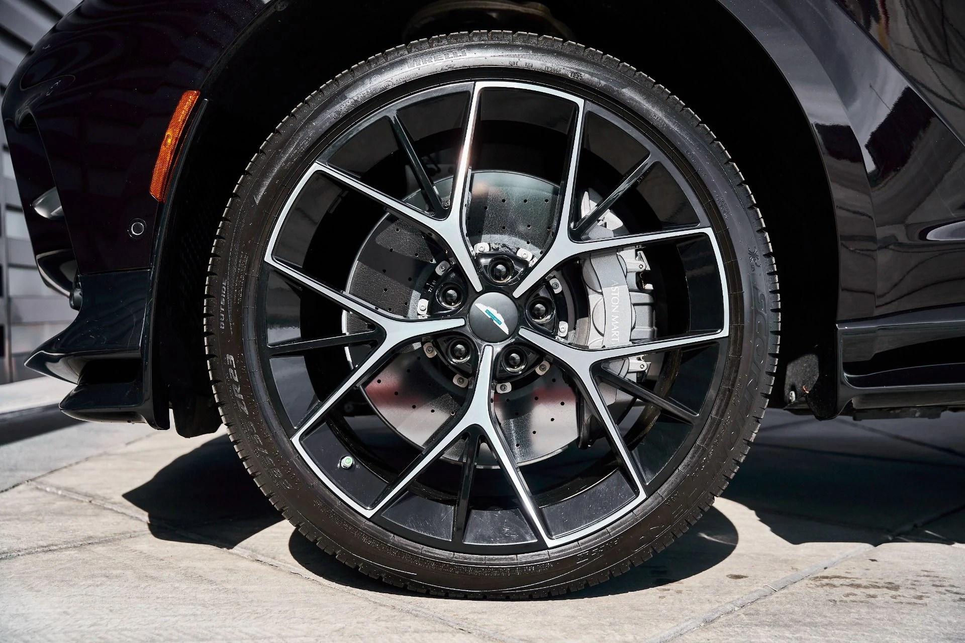 mph002_3640695243_Used_2025_Aston_Martin_DBX_707_1771642256_0edfca4750