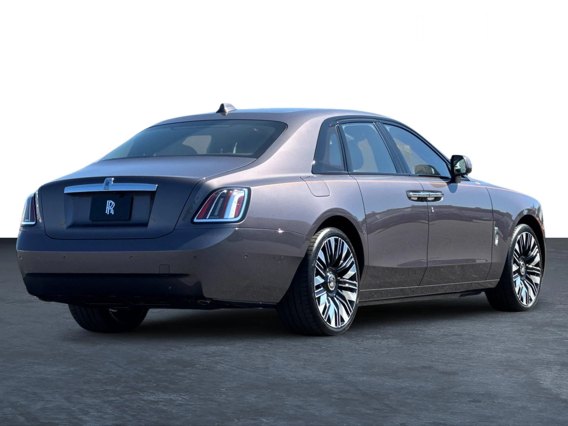 mph002_3640768288_New_2025_Rolls_Royce_Ghost_Base_1756889517_ab4066b4e1
