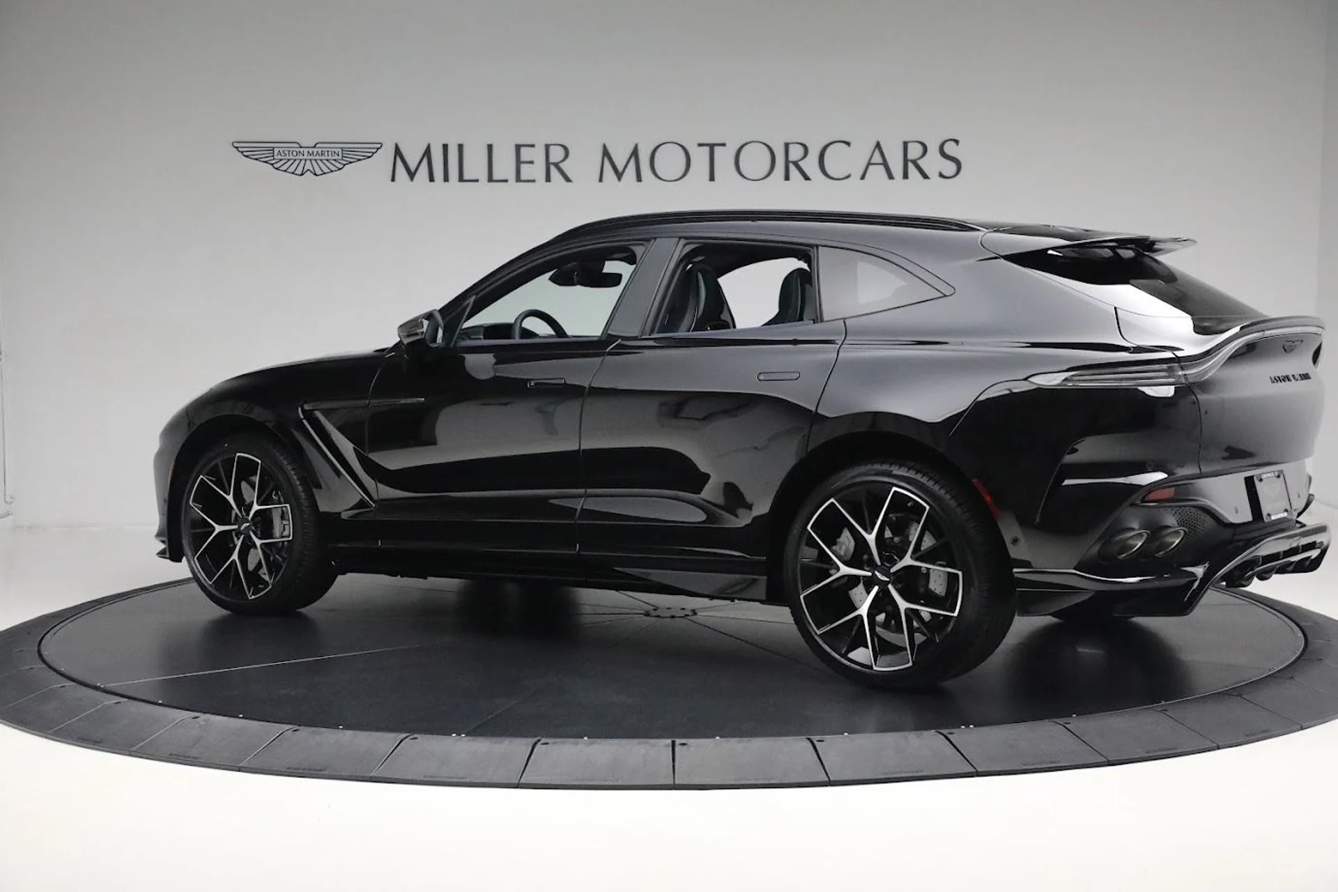 mph002_3643614453_New_2025_Aston_Martin_DBX_707_c8b5d5685d