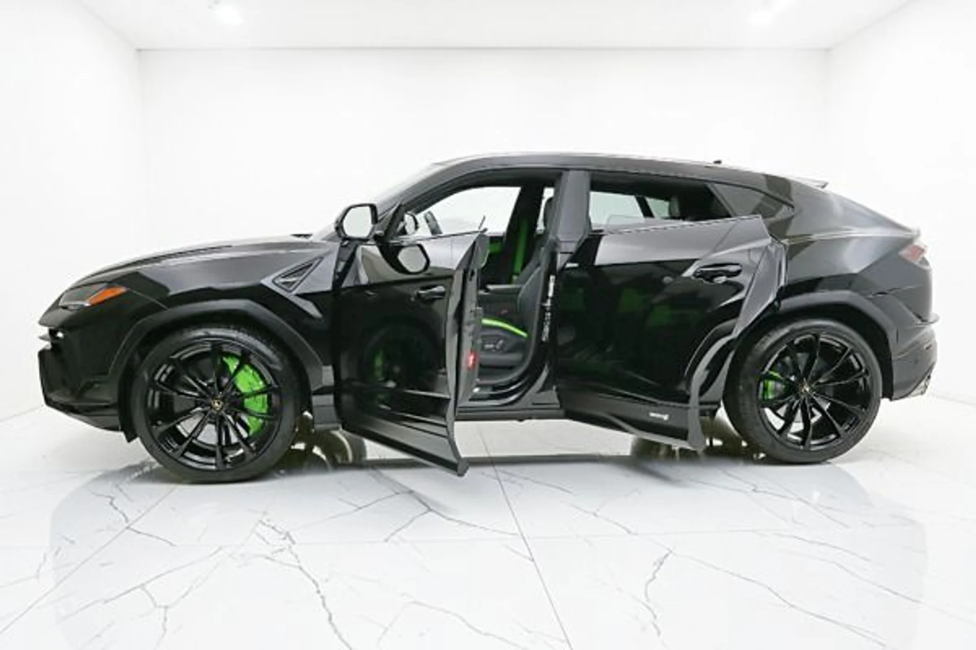 mph002_3648602127_Used_2024_Lamborghini_Urus_S_dd84665772