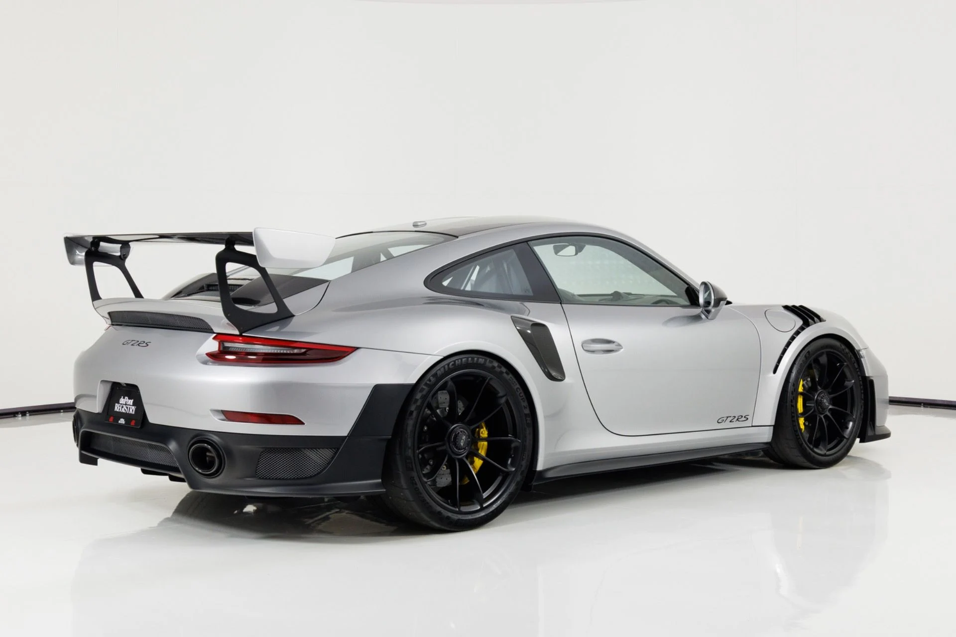 mph002_3652320945_Used_2018_Porsche_911_GT_2_RS_1791916169_abaf0508e9