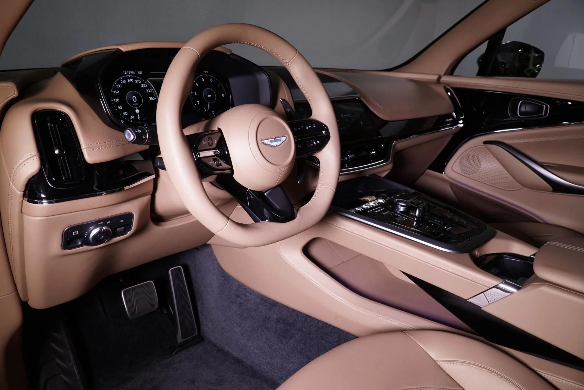 mph002_3653902391_New_2026_Aston_Martin_DBX_707_1762322943_7eeb2e94c5