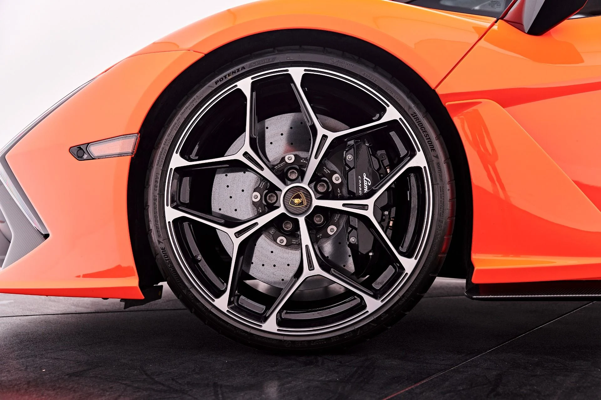 mph002_3663123604_Used_2024_Lamborghini_Revuelto_Base_1786150863_f48210be09