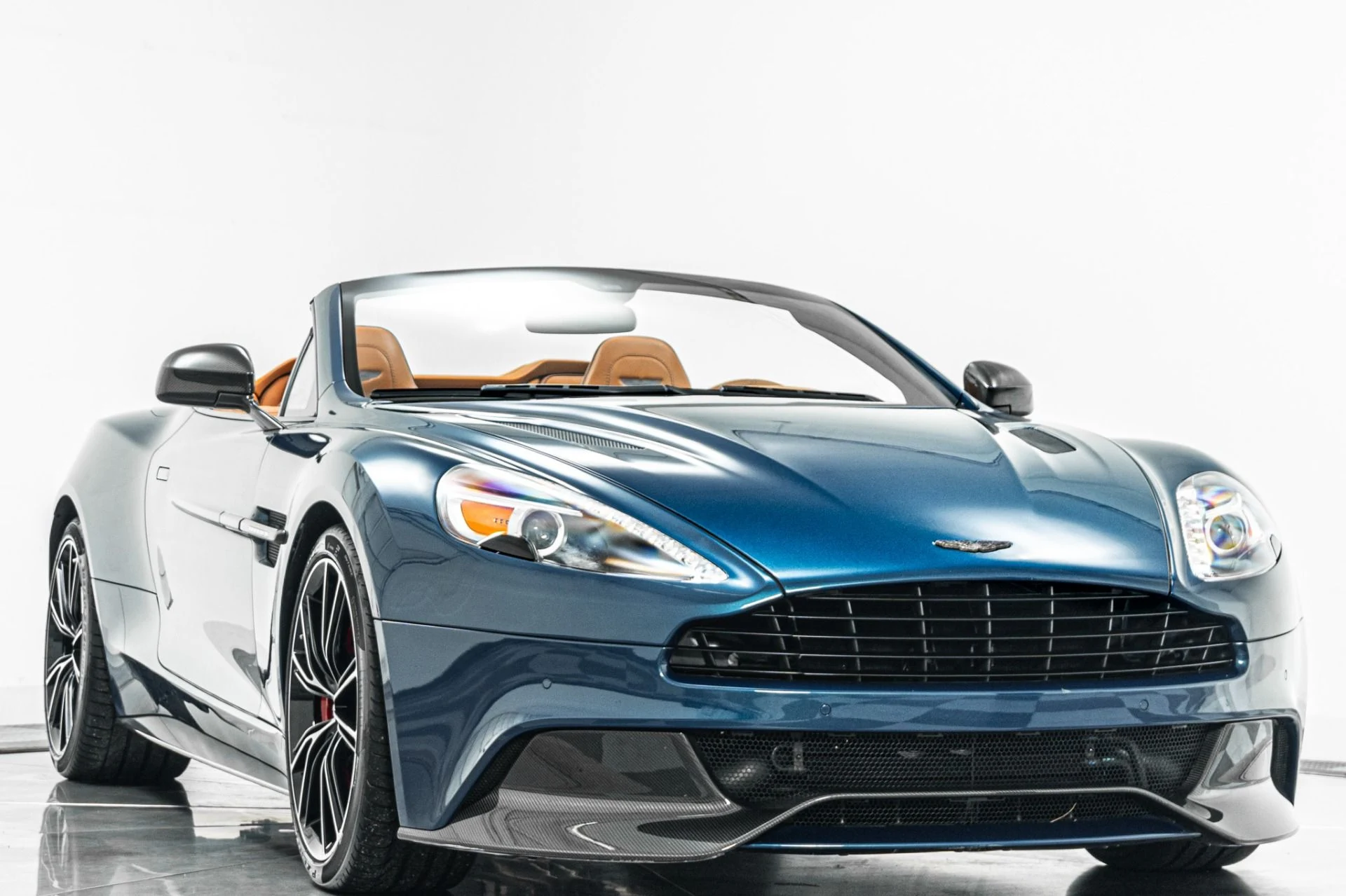 mph002_3670719113_Used_2016_Aston_Martin_Vanquish_Volante_Low_Miles_Amazing_Color_Combination_1785262307_b8947b3b5b