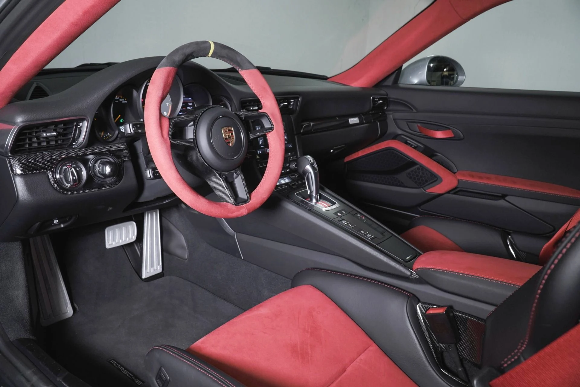 mph002_3671173048_Used_2018_Porsche_911_GT_2_RS_1779312801_74e1e52890