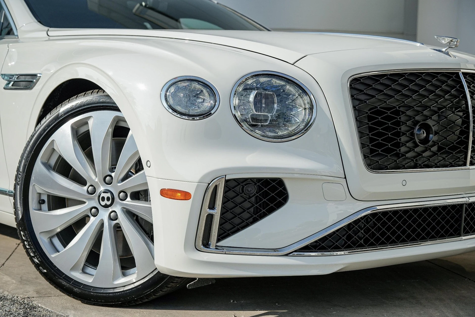 mph002_3677749916_Hi_Tech_Luxury_Imports_LLC_SCBBP_6_ZG_7_TC_024549_image_2_8fe52c5d2e