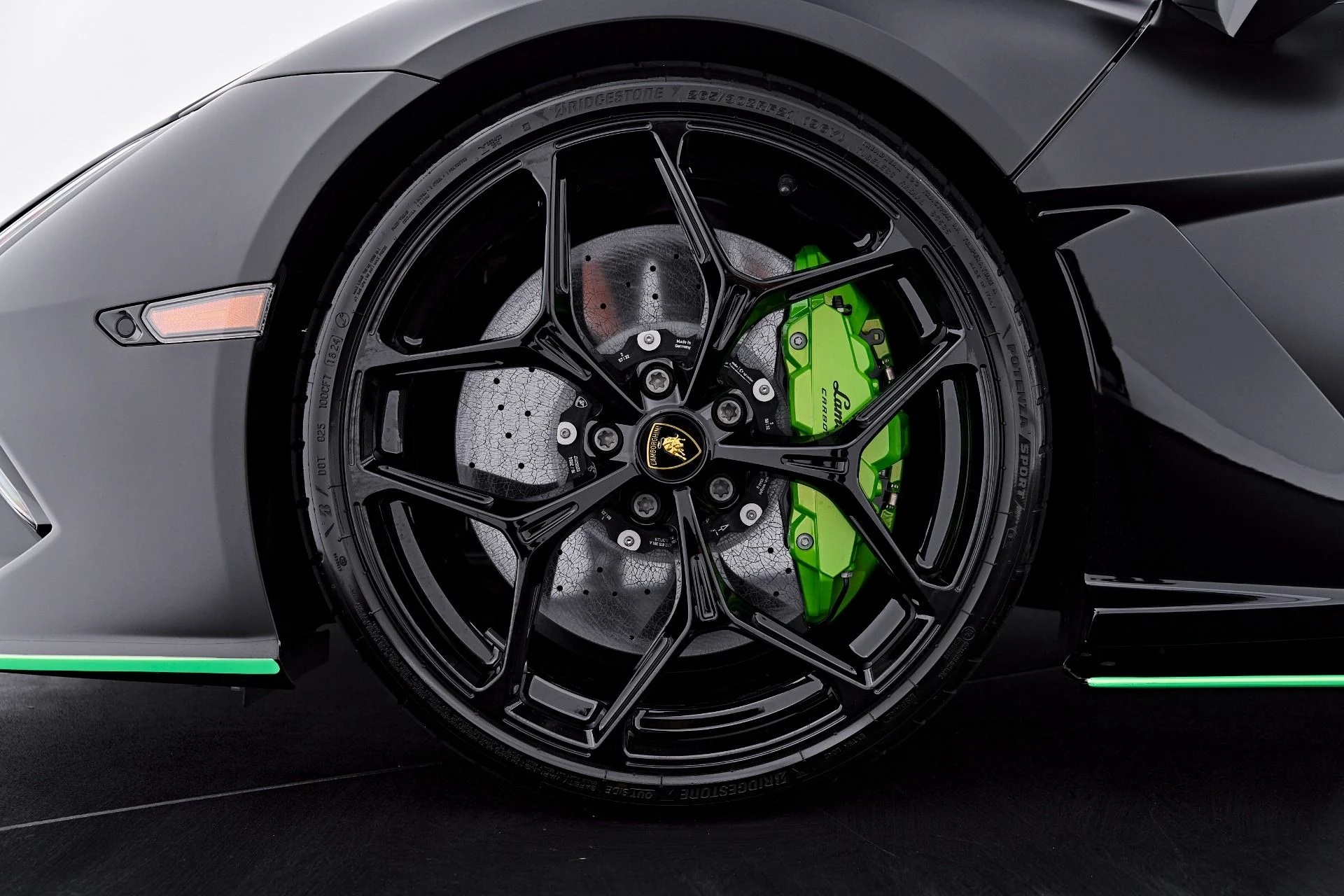 mph002_3683324596_Used_2024_Lamborghini_Revuelto_Base_1788040882_f9e38701f7