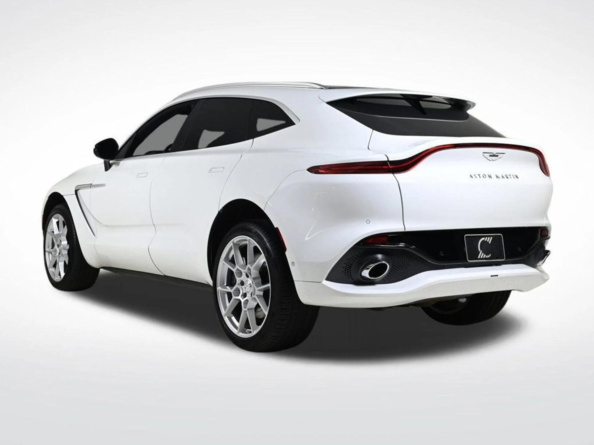 mph002_3684384311_used_2024_aston_martin_dbx_base_11350_22911033_2_1024_c6d1ed4226