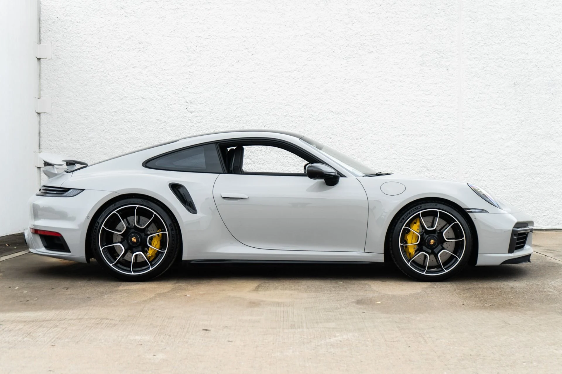 mph002_3687274060_Used_2023_Porsche_911_Turbo_S_1781888318_fcf5ebd547