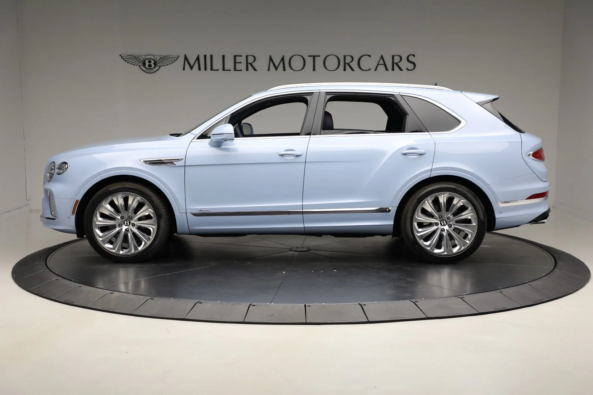 mph002_3718302563_New_2025_Bentley_Bentayga_Azure_V8_37270d55ad