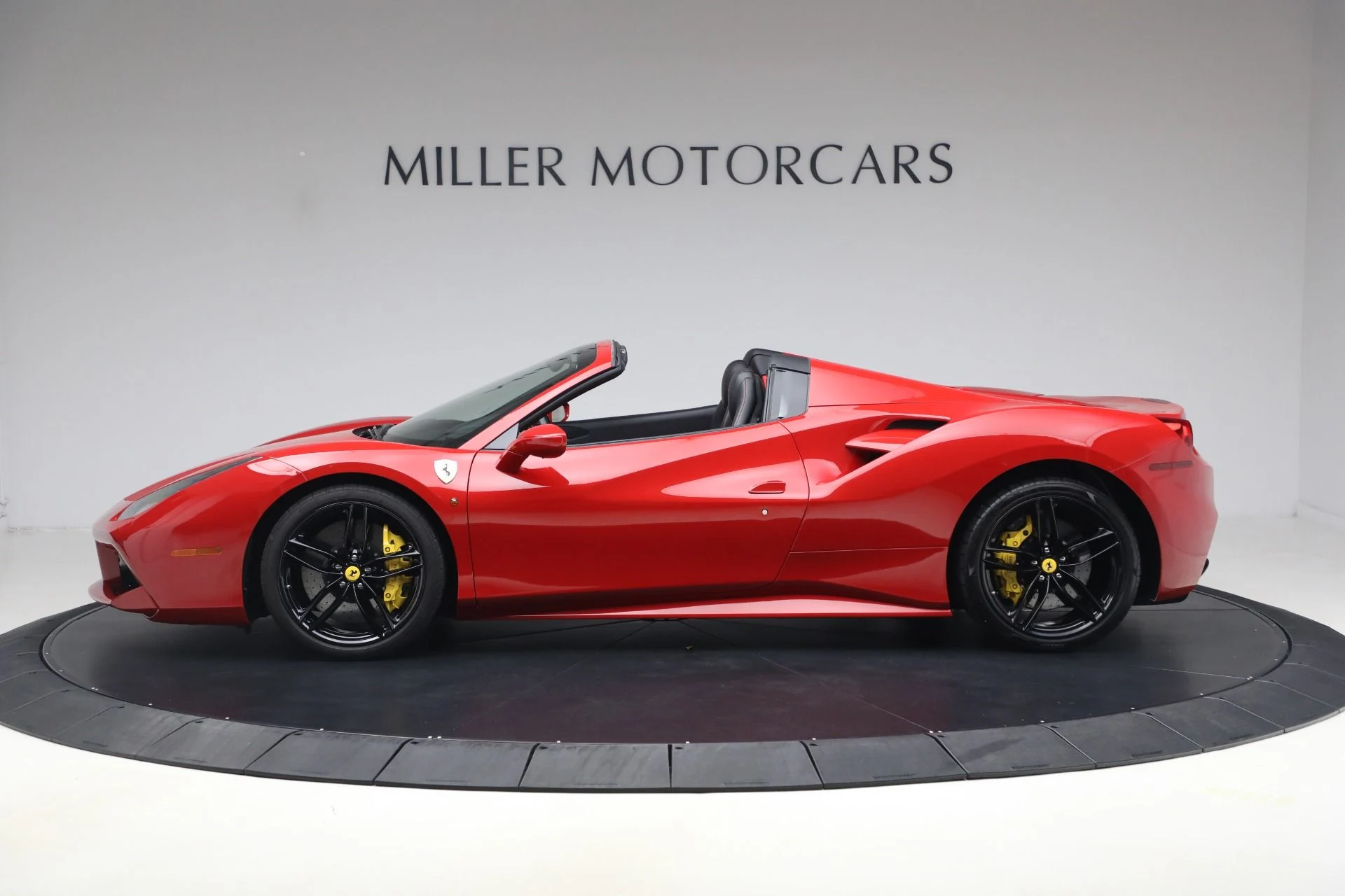 mph002_3719819972_Used_2019_Ferrari_488_Spider_1792598381_53636ad8ba