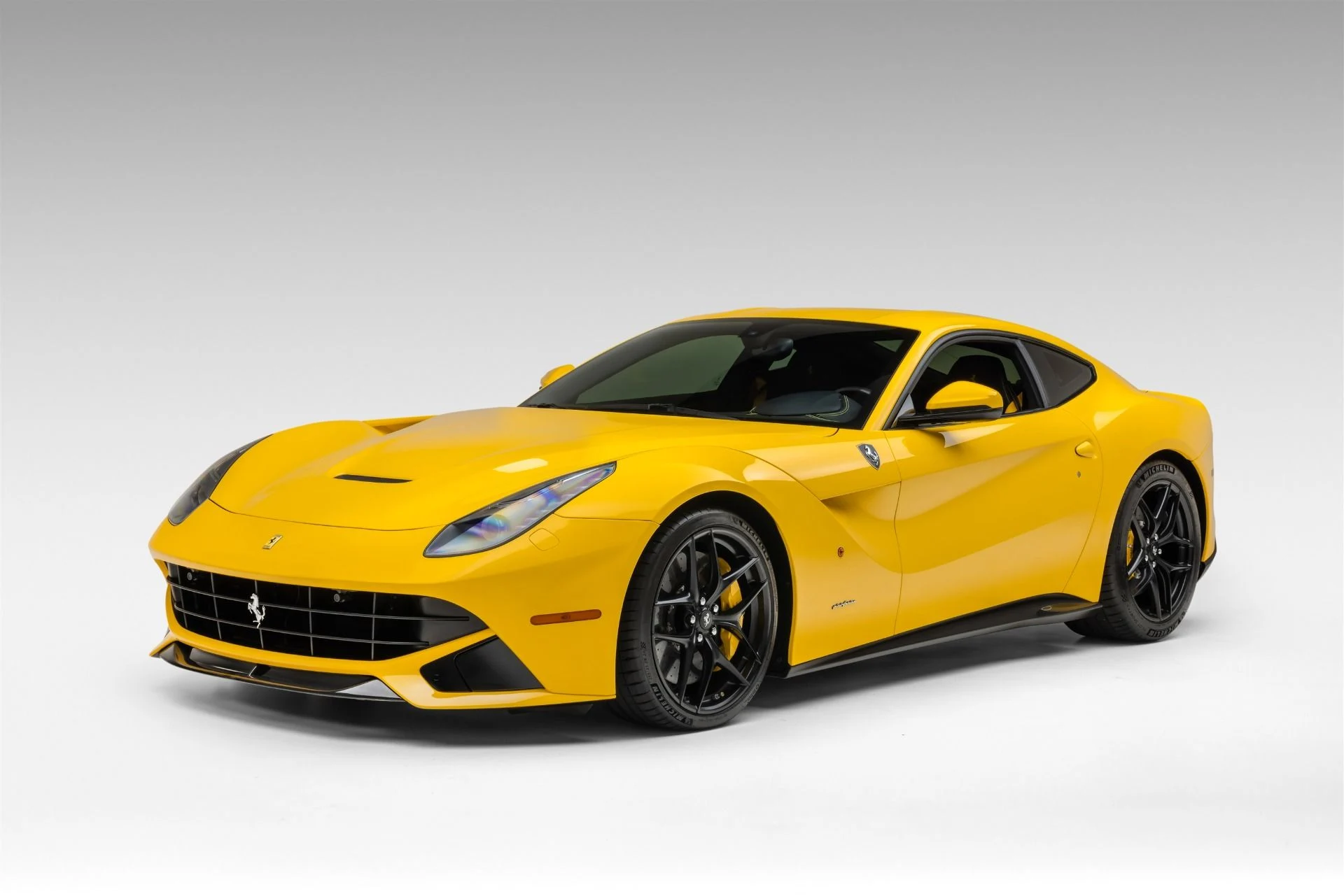 mph002_3729616228_Used_2014_Ferrari_F12berlinetta_1766171664_4c715753e0