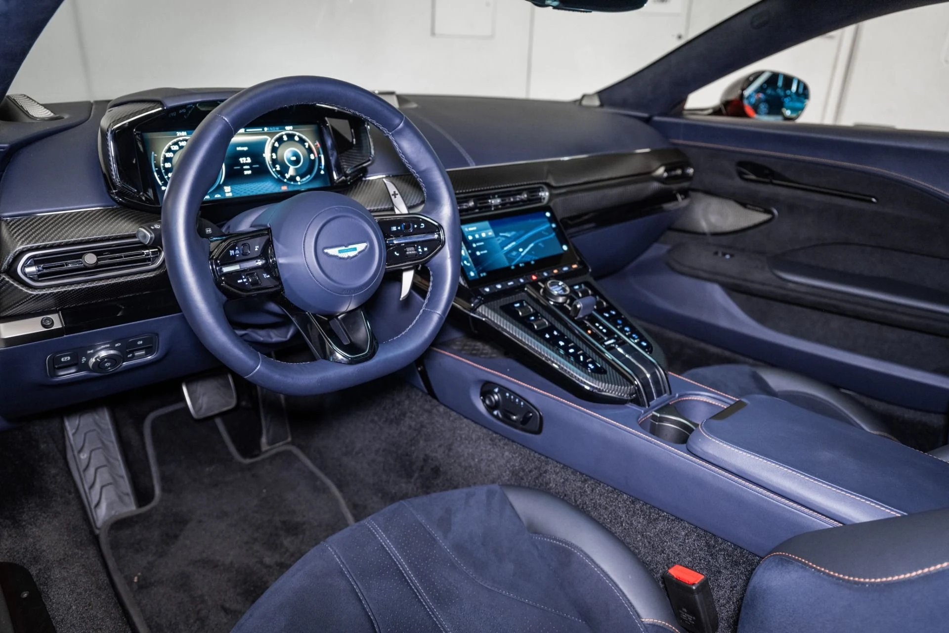 mph002_3735115832_Used_2025_Aston_Martin_Vantage_1754335114_0e6f8823cb