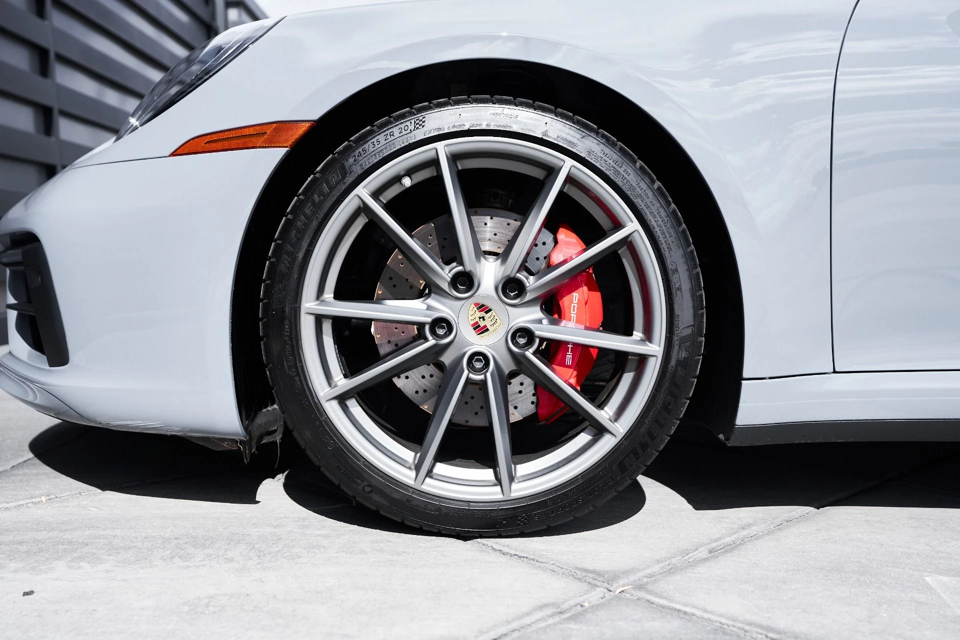 mph002_3746616427_Used_2024_Porsche_911_Targa_4_GTS_1760491521_9912dd9136